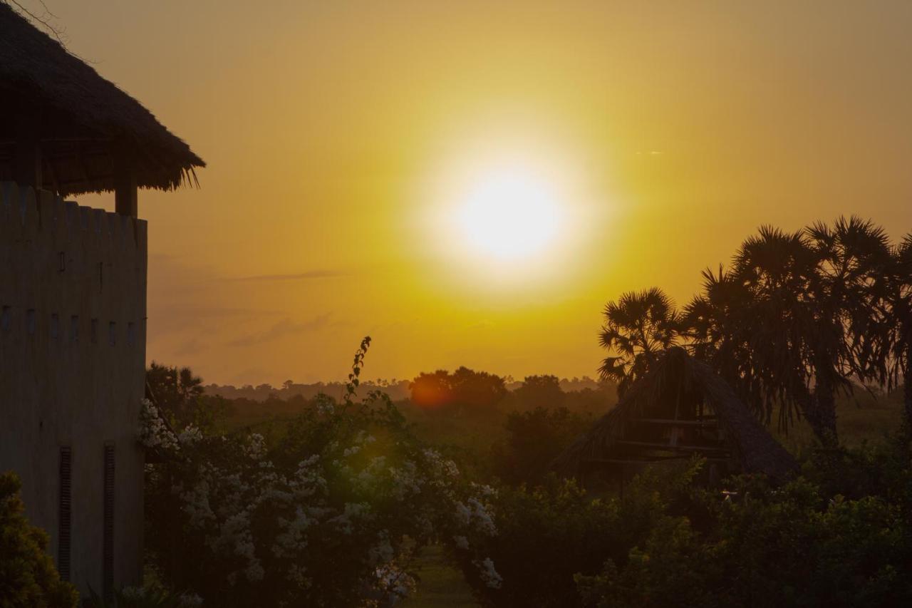 Pangani Cliffs Lodge Bagian luar foto