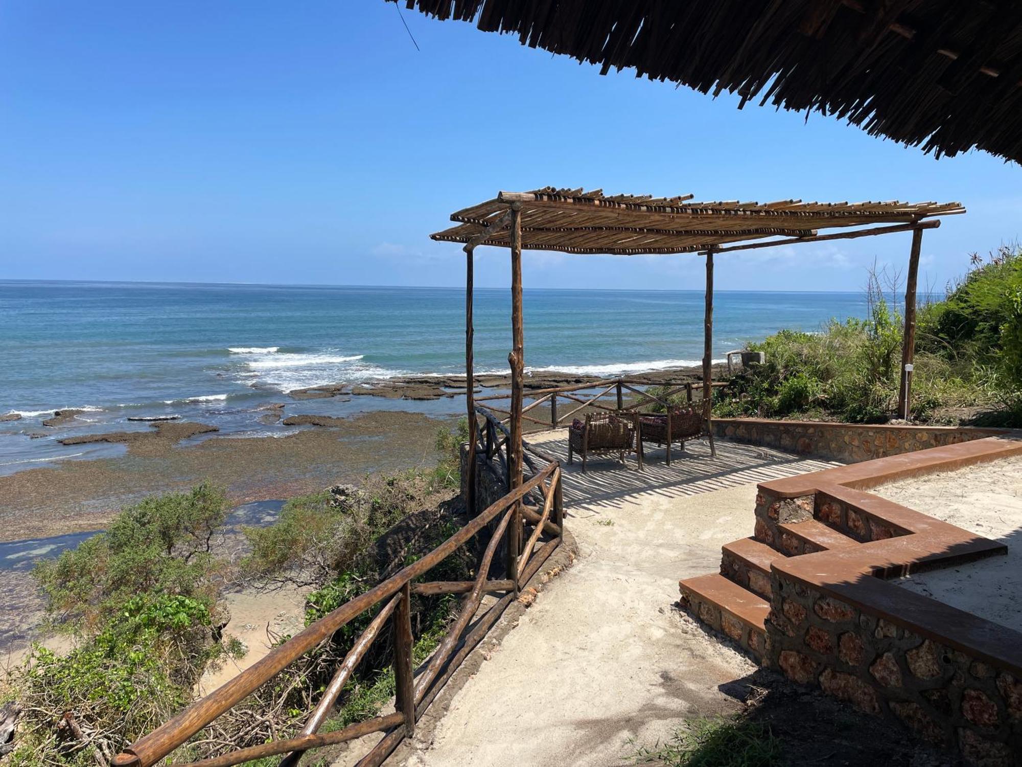 Pangani Cliffs Lodge Bagian luar foto